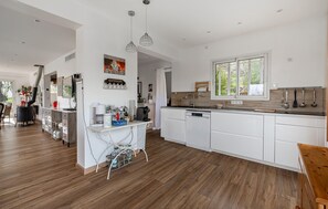 Kühlschrank, Ofen, Herdplatte, Geschirrspüler