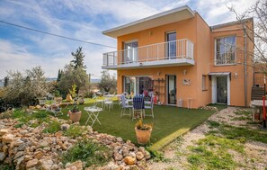 Outdoor dining - Pet friendly home in Peymeinade (Peymeinade)