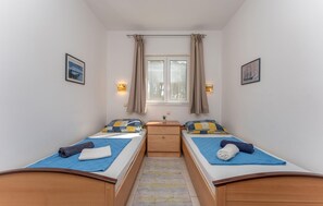 2 bedrooms, travel cot, free WiFi - Pet friendly apartment in Sveti Filip i Jakov (Sveti Filip i Jakov)