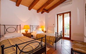 5 bedrooms, travel cot, free WiFi