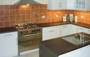 Micro-ondes, four, plaque de cuisson, lave-vaisselle