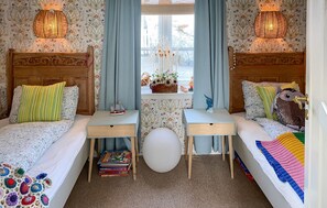 4 bedrooms, travel crib, free WiFi