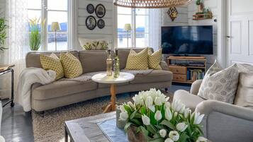 Een smart-tv en een open haard