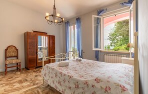 4 bedrooms, travel crib, free WiFi