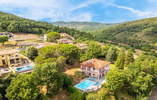 Awesome home in Capolona