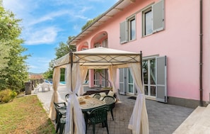 Outdoor dining - Cozy home in Capolona (Capolona)