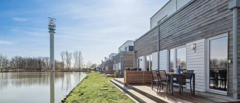 تناول الطعام بالخارج