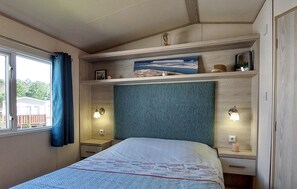 2 室のベッドルーム、アイロン / アイロン台、旅行用ベビーベッド