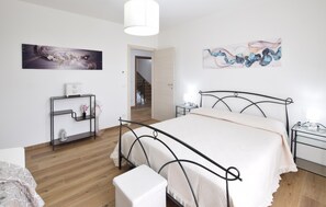 3 bedrooms, iron/ironing board, travel crib, free WiFi