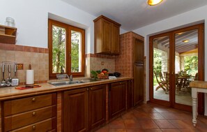 Fridge, stovetop, dishwasher, coffee/tea maker