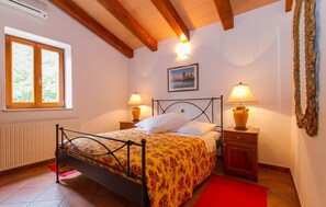 5 bedrooms, travel cot, free WiFi