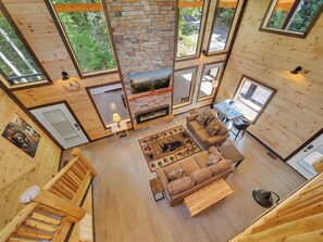 Smart TV, fireplace, video games - Lamon's Loop: Get Ready to Circle Back for More Smoky Mountain Fun! (Sevierville)