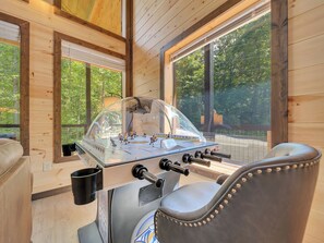 Games room - Lamon's Loop: Get Ready to Circle Back for More Smoky Mountain Fun! (Sevierville)