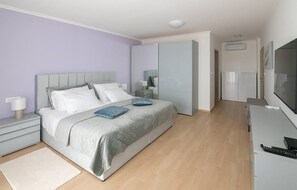 3 Schlafzimmer, Bügeleisen/Bügelbrett, Reisekinderbett, kostenloses WLAN