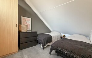3 bedrooms, iron/ironing board, free WiFi, bed sheets - 3 bedroom stunning home in Hoeven (Hoeven)