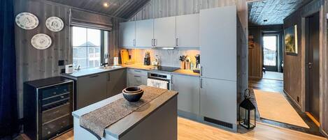 Frigorifero, forno, piano cottura, lavastoviglie