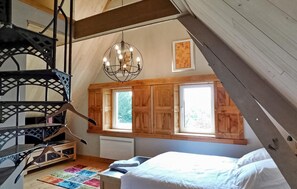 5 bedrooms, travel cot, free WiFi