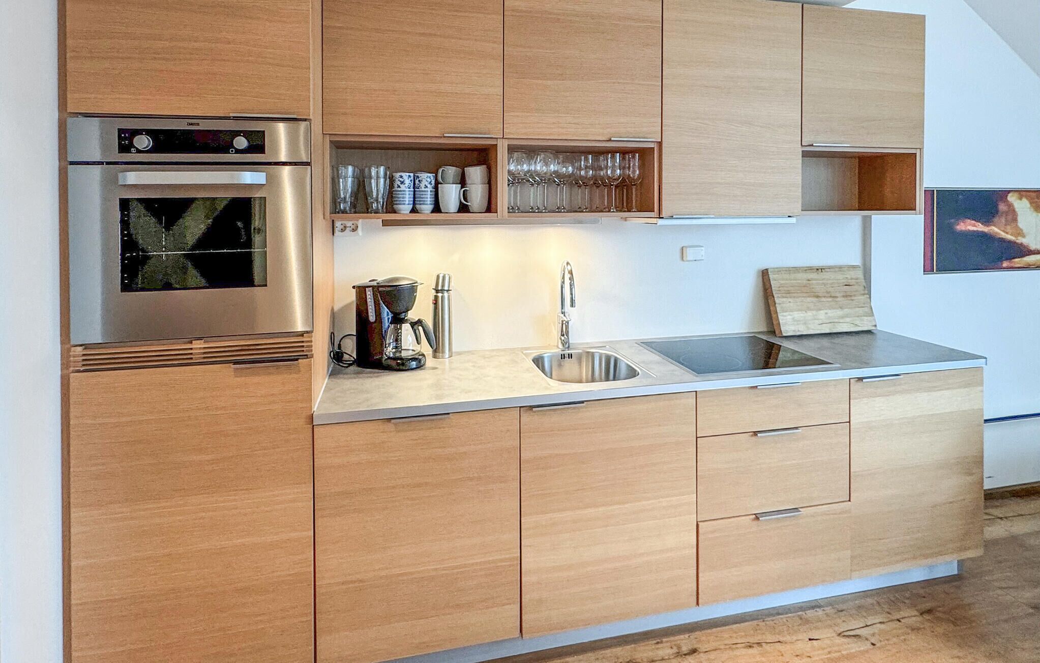 Fridge, dishwasher, coffee/tea maker