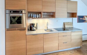 Fridge, dishwasher, coffee/tea maker, cookware/dishes/utensils - 2 bedroom lovely apartment in Søgne (Søgne)