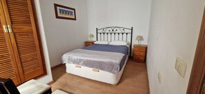 2 slaapkamers, een strijkplank/strijkijzer, wifi, beddengoed
