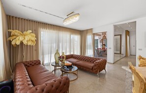 Smart TV, fireplace - Beautiful home in Galizana with sauna (Galizana)