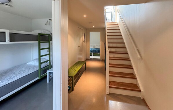 2 bedrooms, travel crib, free WiFi