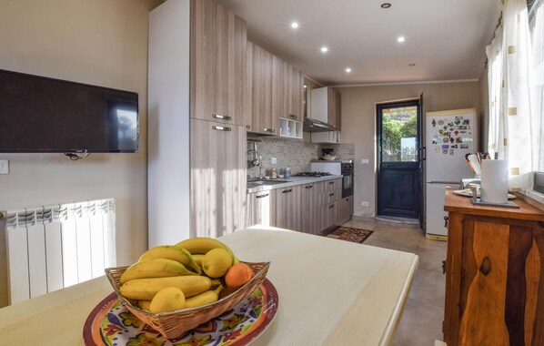 Fridge, stovetop, dishwasher, coffee/tea maker