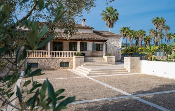Exterior - Awesome home in Manacor (Manacor)
