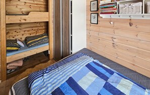 4 bedrooms, travel crib, free WiFi