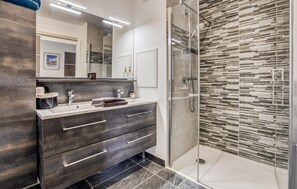 Douche, séchoir à cheveux