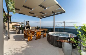 Outdoor dining - Amazing apartment in Baric Draga (Baric Draga)