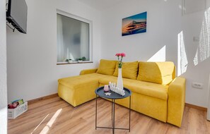 Smart TV - Amazing apartment in Baric Draga (Baric Draga)