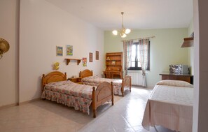 2 Schlafzimmer, Reisekinderbett, kostenloses WLAN