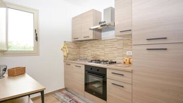 Fridge, stovetop, dishwasher, coffee/tea maker