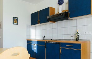 Réfrigérateur, plaque de cuisson, cafetière/bouilloire