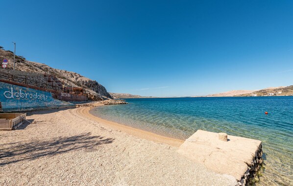 Beach - 2 bedroom lovely apartment in Metajna (Metajna)