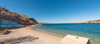 Bel appartement de 2 chambres à Metajna