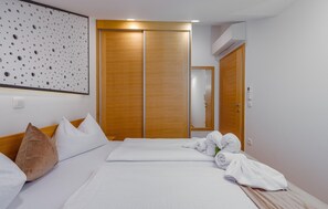 Cofres nos quartos, ferros/tábuas de passar roupa, Wi-Fi de cortesia
