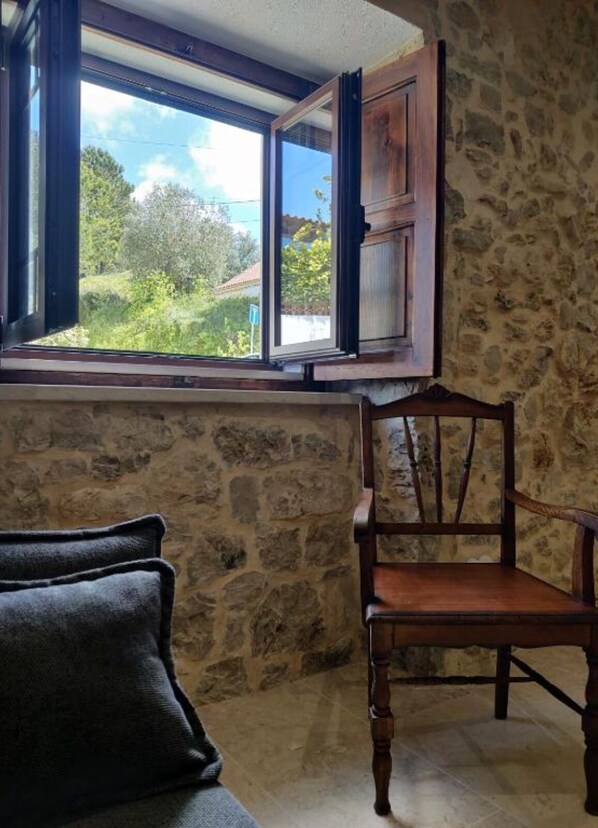 Smart TV, books, printers - Casa do Cruzeiro (Ourém)