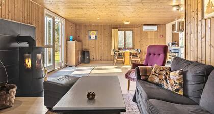 Stunning home in Askø with WiFi