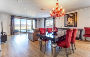 Dining - Beautiful home in Cox (Cox)