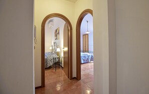 5 間睡房、可攜式嬰兒床、免費 Wi-Fi、床單