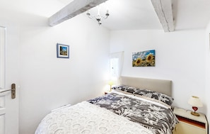 2 bedrooms, iron/ironing board, travel crib, free WiFi