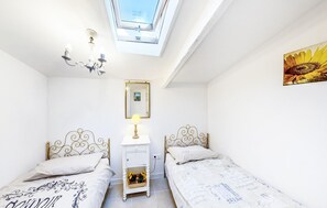 2 bedrooms, iron/ironing board, travel cot, free WiFi - 2 bedroom cozy home in Oradour-Fanais (Oradour-Fanais)