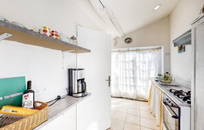 Fridge, oven, stovetop, coffee/tea maker - 2 bedroom cozy home in Oradour-Fanais (Oradour-Fanais)