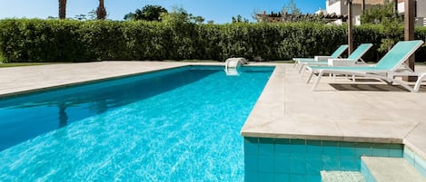 Villa básica | Alberca | Alberca al aire libre