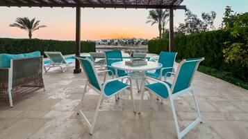 Vila Basic | Tempat makan outdoor