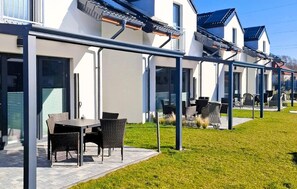 Outdoor dining - 3 bedroom beautiful home in Wodnica (Wodnica)