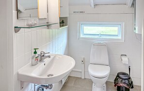 Shower - Beautiful home in Thisted with sauna (Thisted)