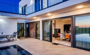 Outdoor dining - Lovely home in Smokovic (Smokovic)